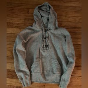 Comfy, grey pullover hooded sweatshirt by Old Navy, Womens size Small.